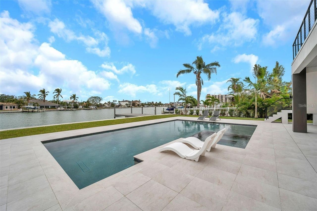 36 Dolphin Drive, Treasure Island, FL 33706 Photo