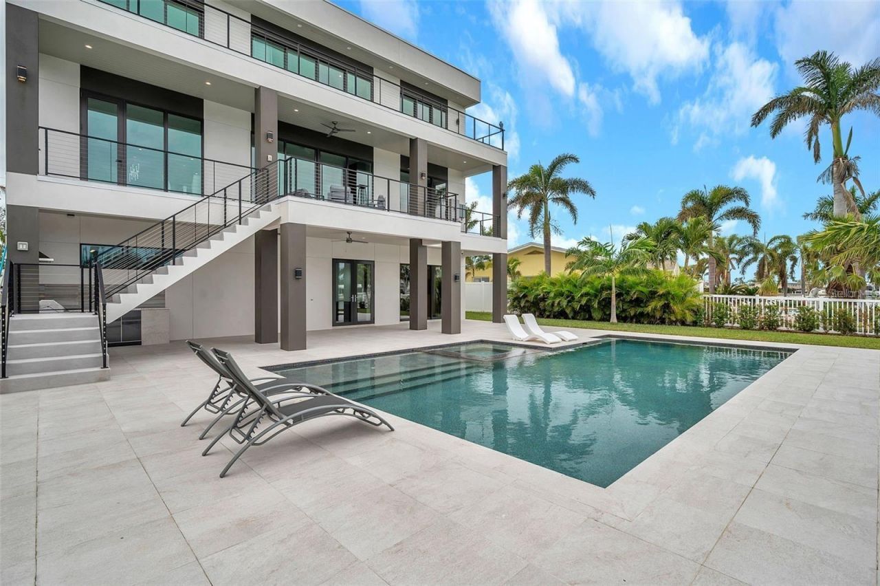 36 Dolphin Drive, Treasure Island, FL 33706 Photo