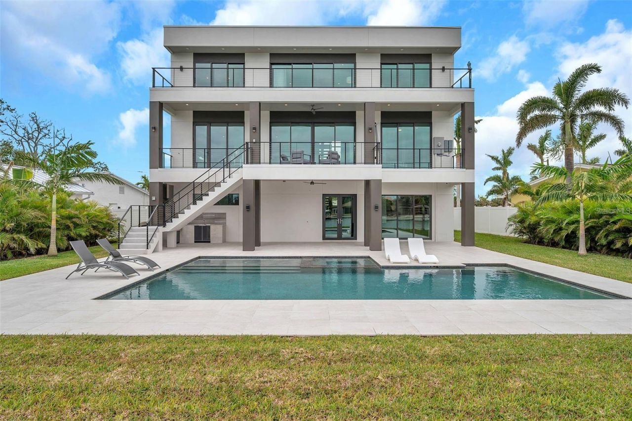 36 Dolphin Drive, Treasure Island, FL 33706 Photo