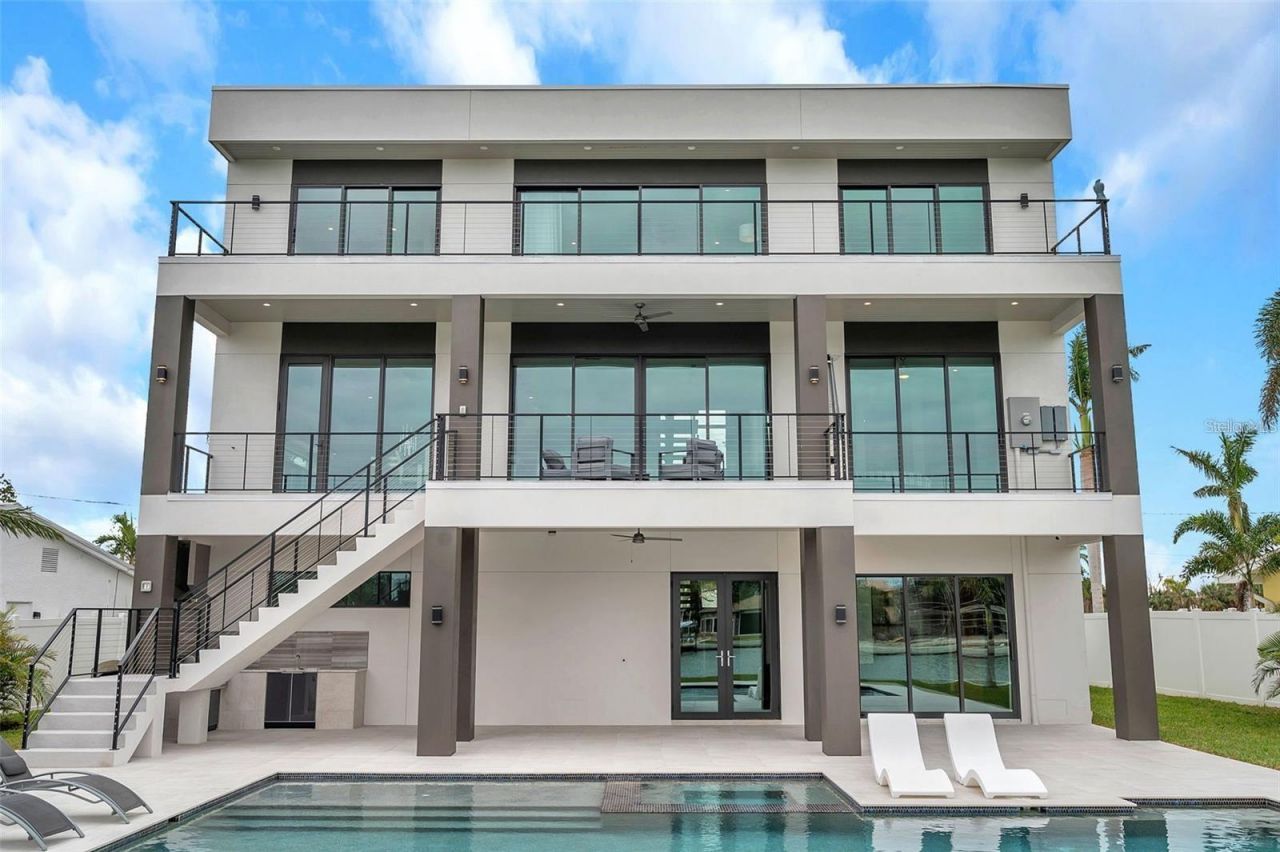 36 Dolphin Drive, Treasure Island, FL 33706 Photo