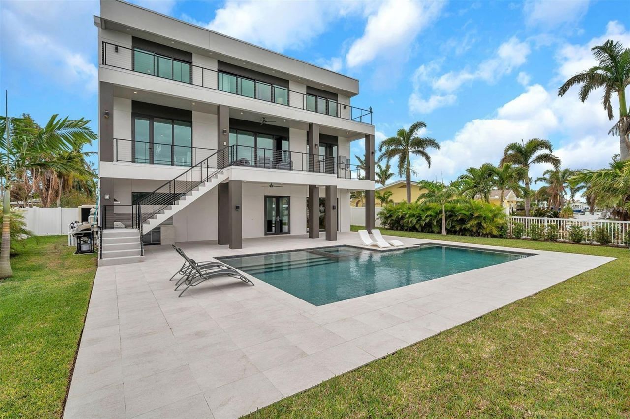 36 Dolphin Drive, Treasure Island, FL 33706 Photo