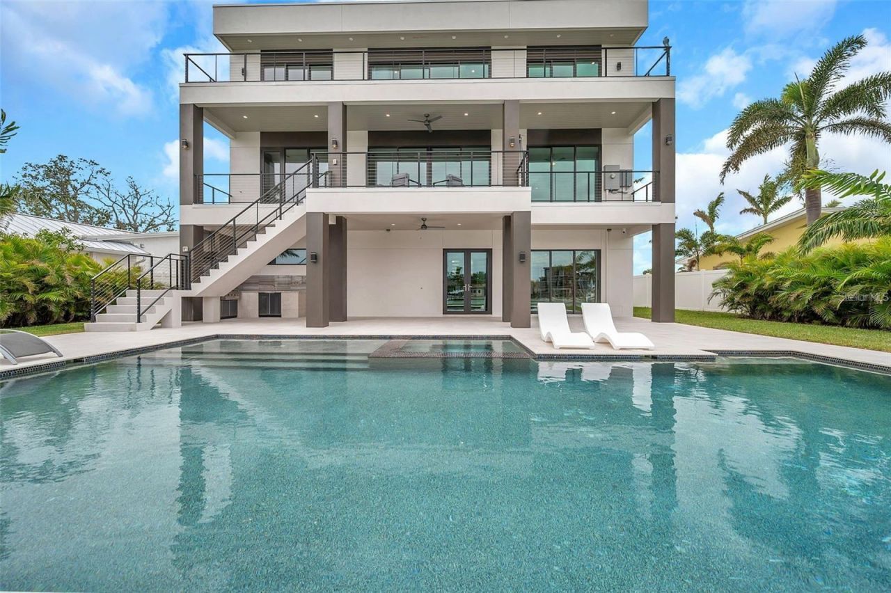 36 Dolphin Drive, Treasure Island, FL 33706 Photo