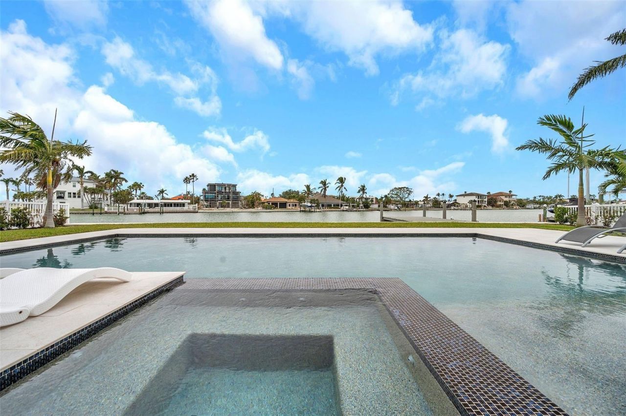 36 Dolphin Drive, Treasure Island, FL 33706 Photo