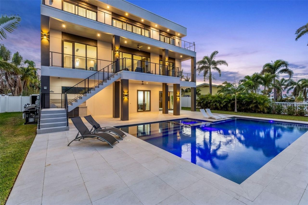 36 Dolphin Drive, Treasure Island, FL 33706 Photo