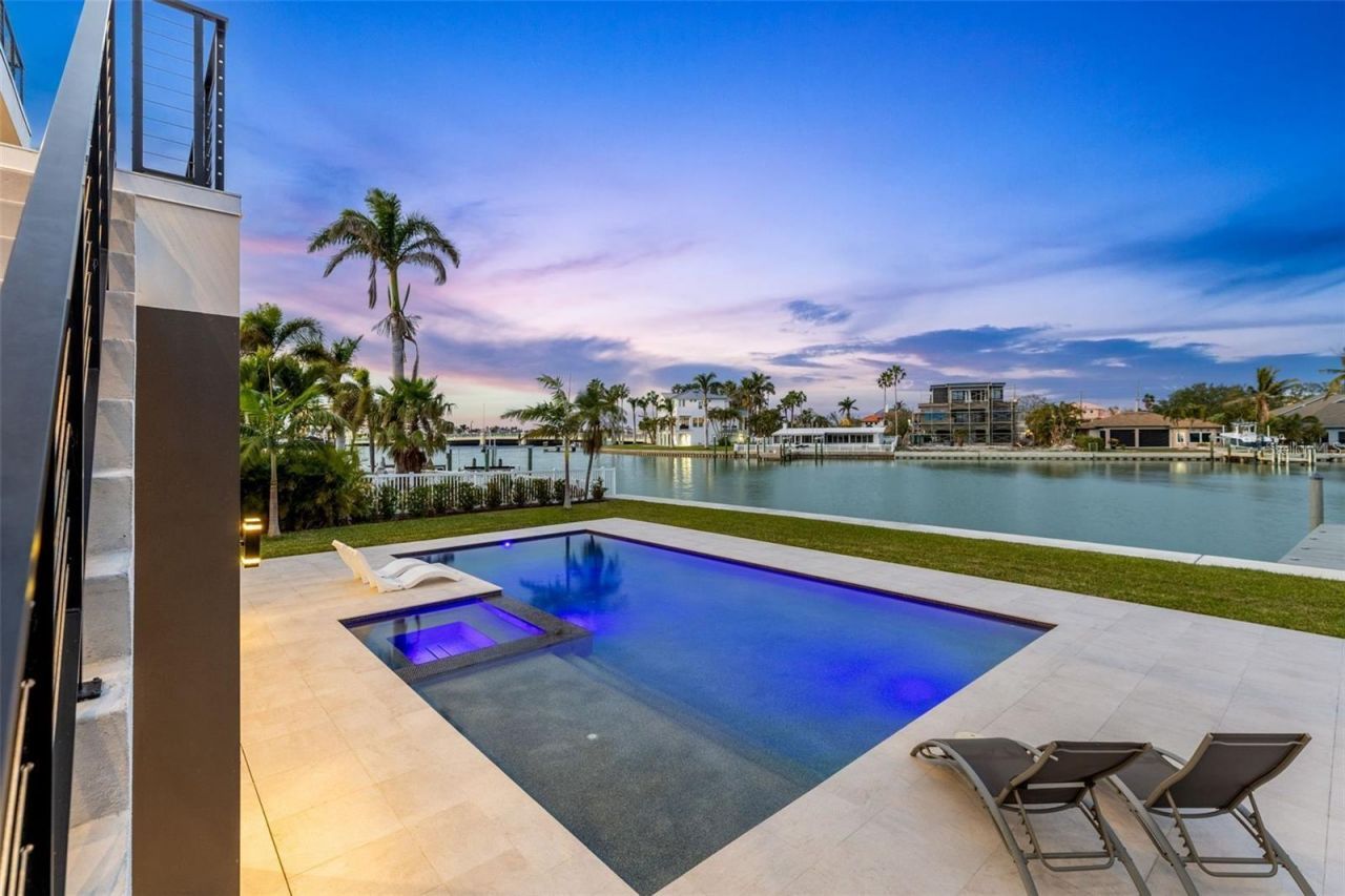 36 Dolphin Drive, Treasure Island, FL 33706 Photo