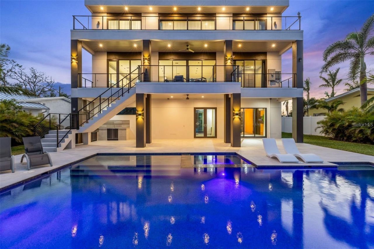 36 Dolphin Drive, Treasure Island, FL 33706 Photo