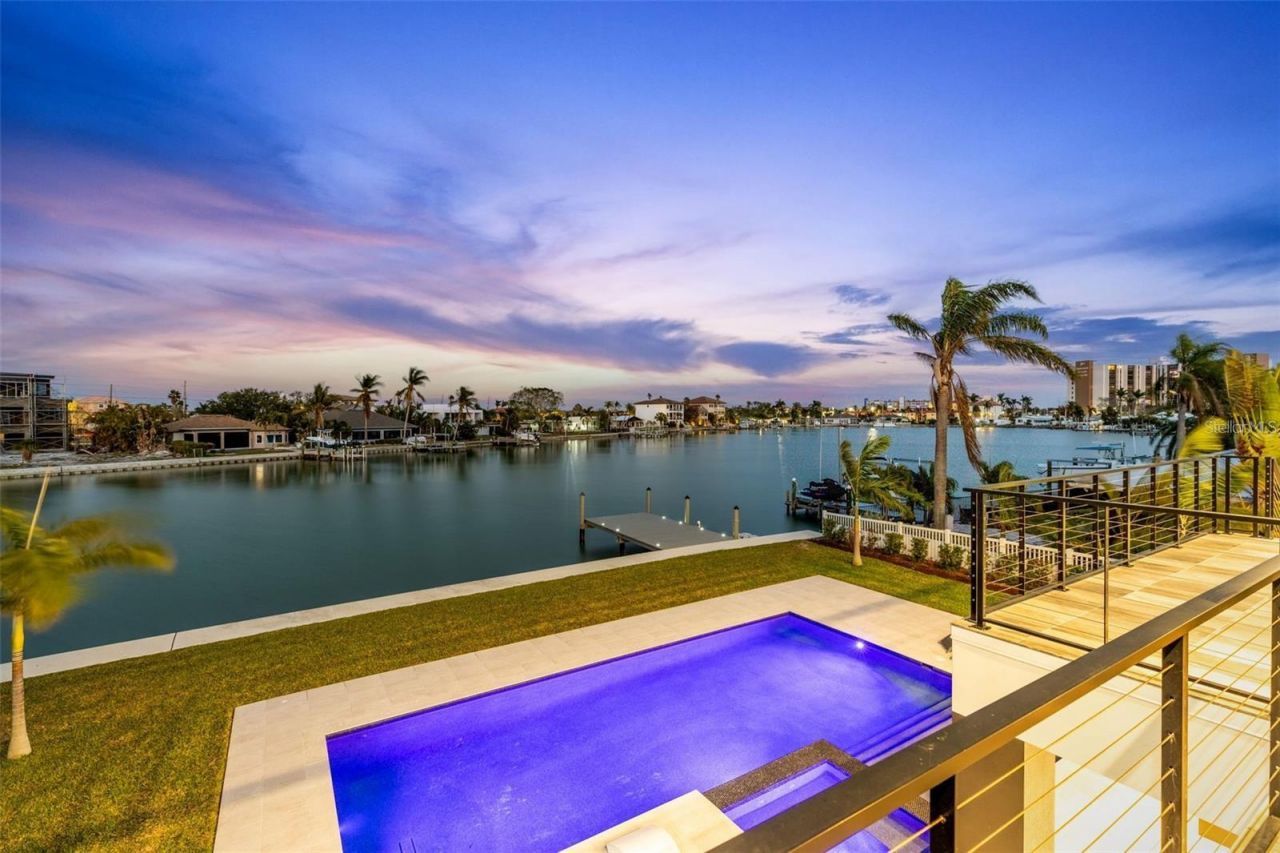 36 Dolphin Drive, Treasure Island, FL 33706 Photo