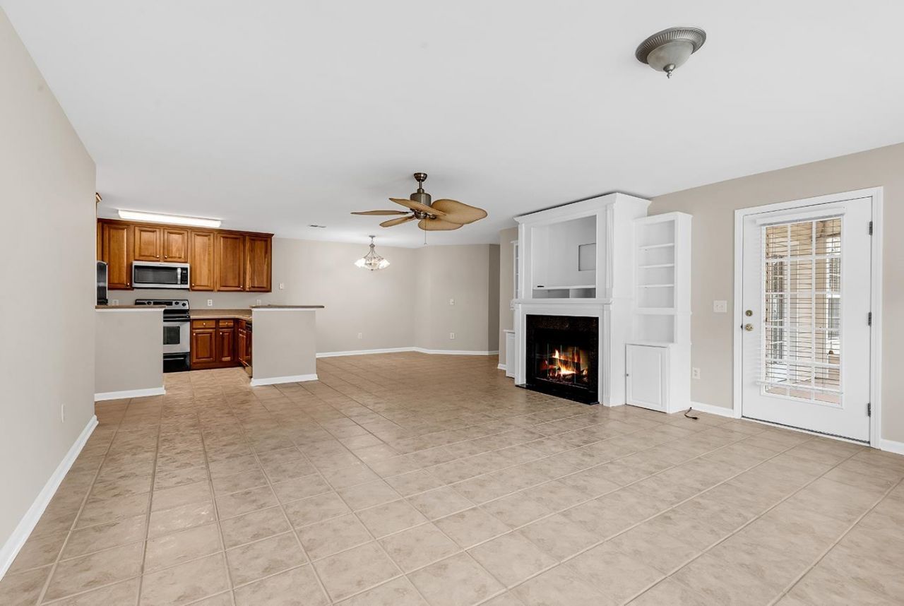 4440 Lady Banks Ln. Photo 5