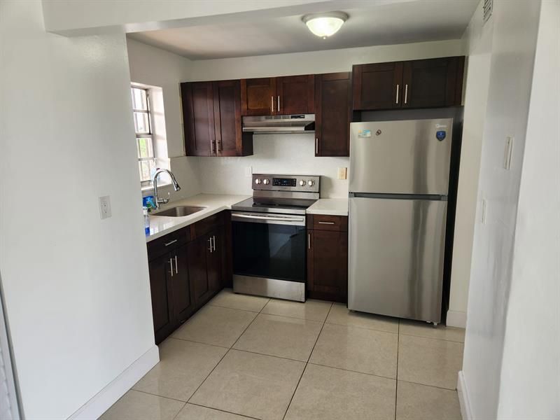 8895 Fontainebleau Boulevard, Unit 403, Miami, FL 33172 Photo
