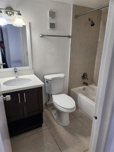 8895 Fontainebleau Boulevard, Unit 403, Miami, FL 33172 Photo