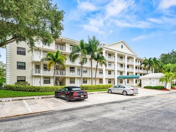6109 Balboa Circle, Unit 304, Boca Raton, FL 33433