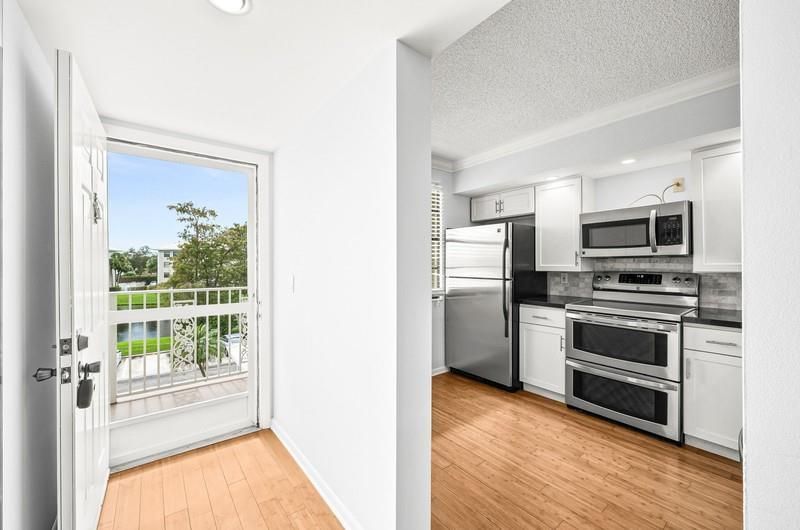 6109 Balboa Circle, Unit 304, Boca Raton, FL 33433 Photo