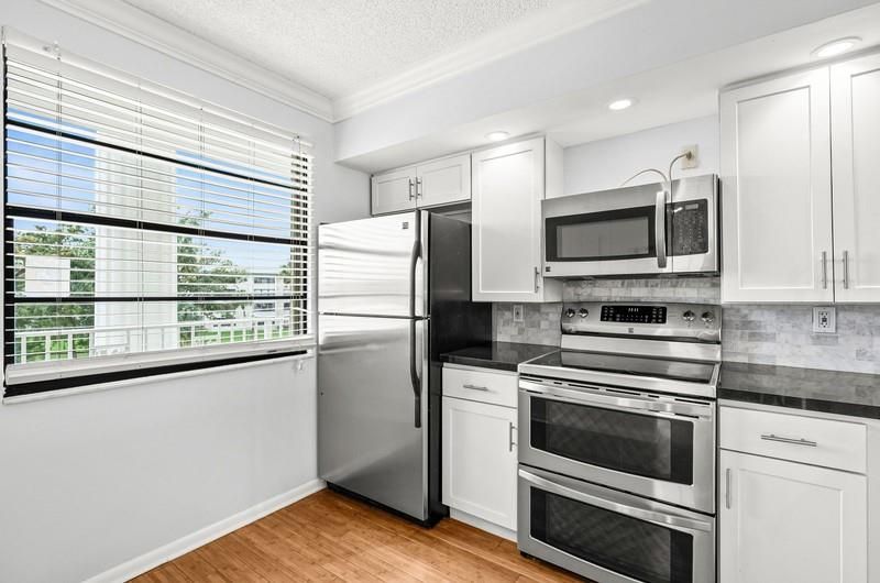 6109 Balboa Circle, Unit 304, Boca Raton, FL 33433 Photo
