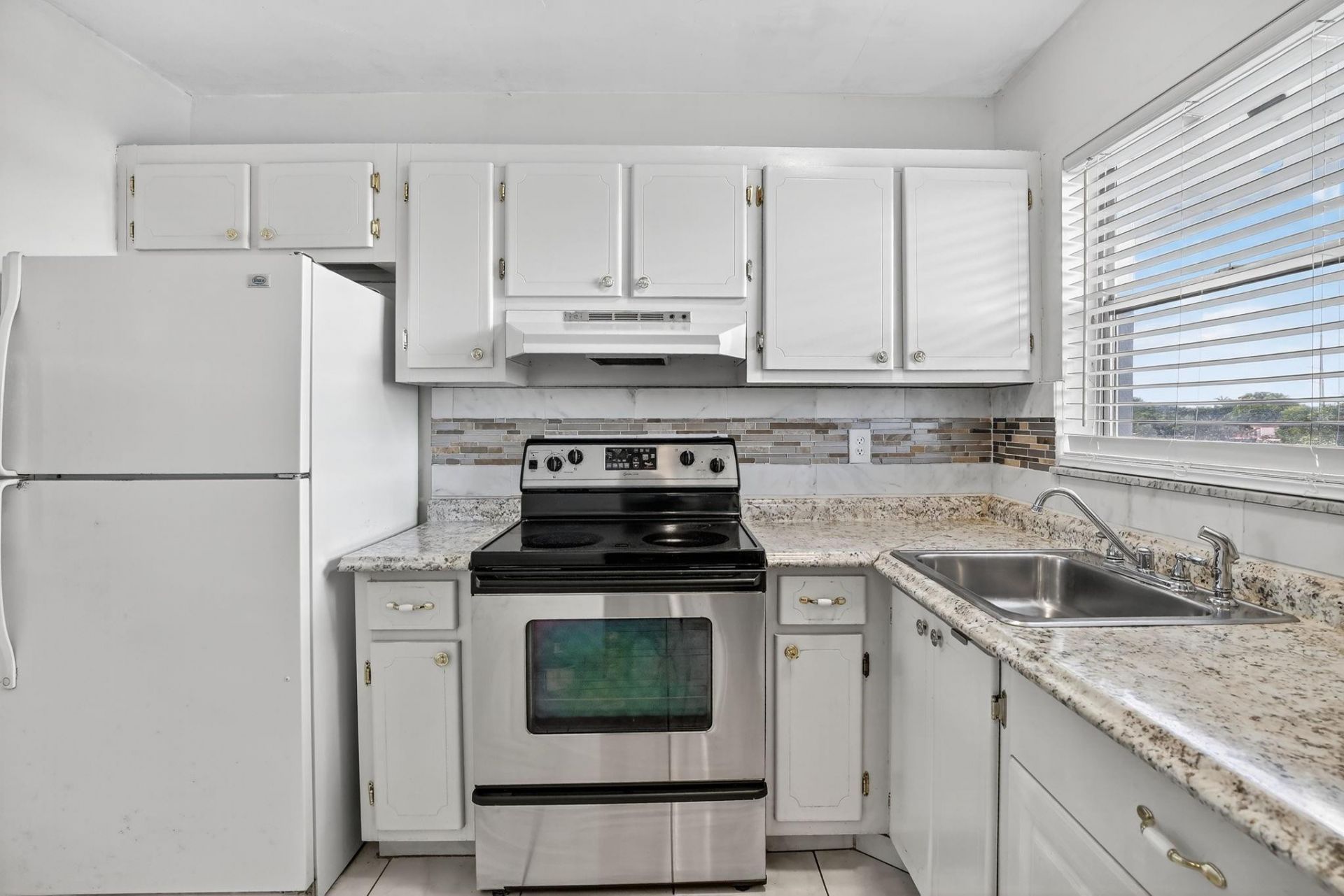 8130 Sunrise Lakes Boulevard, Unit 309, Sunrise, FL 33322 Photo