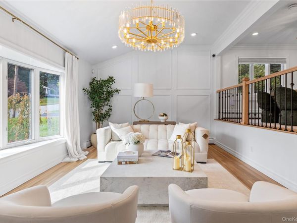 4 Long Ridge Road, Plainview, NY 11803