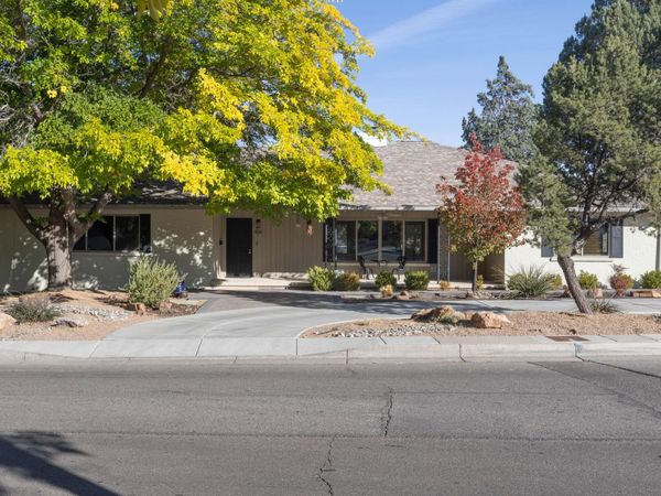 924 Valverde Drive SE, Albuquerque, NM 87108