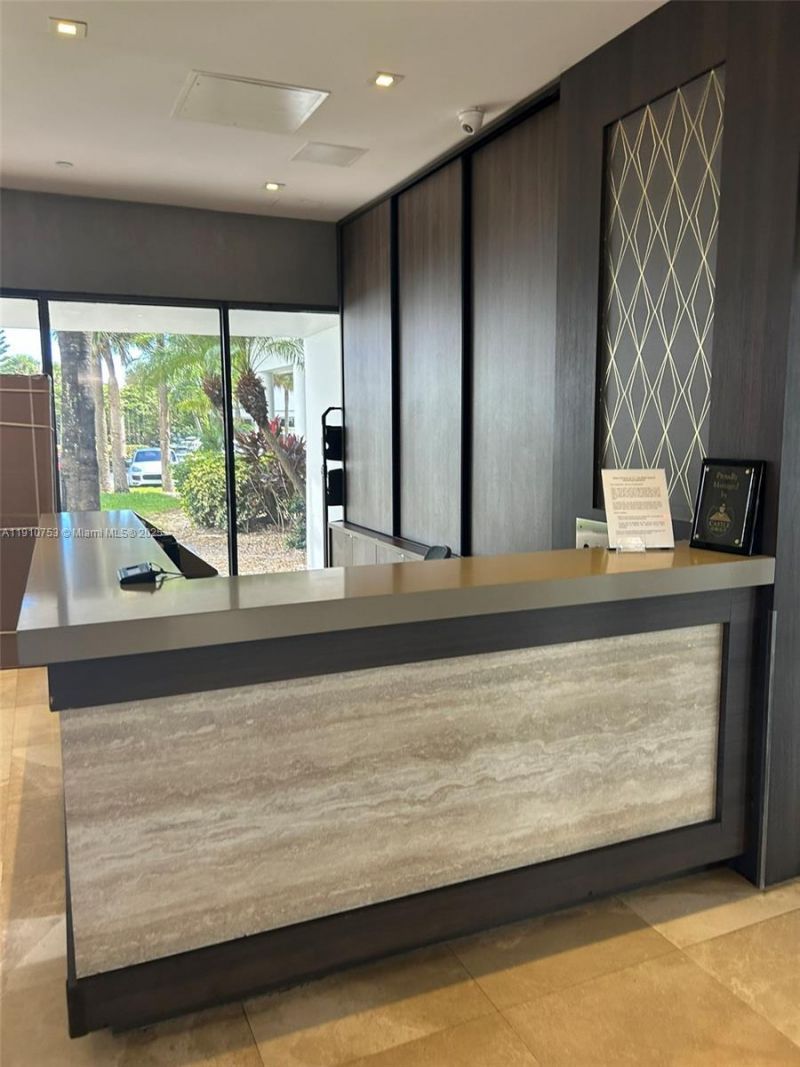 20515 E Country Club Dr, Unit 1042, Aventura, FL 33180 Photo