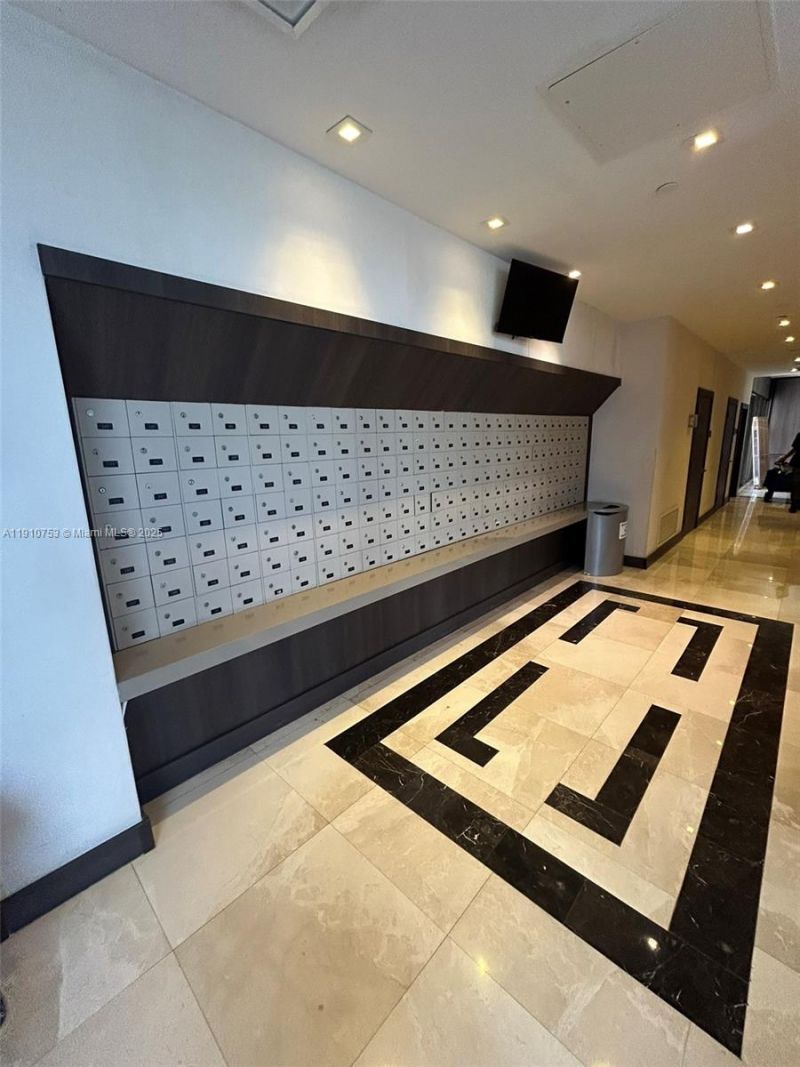 20515 E Country Club Dr, Unit 1042, Aventura, FL 33180 Photo