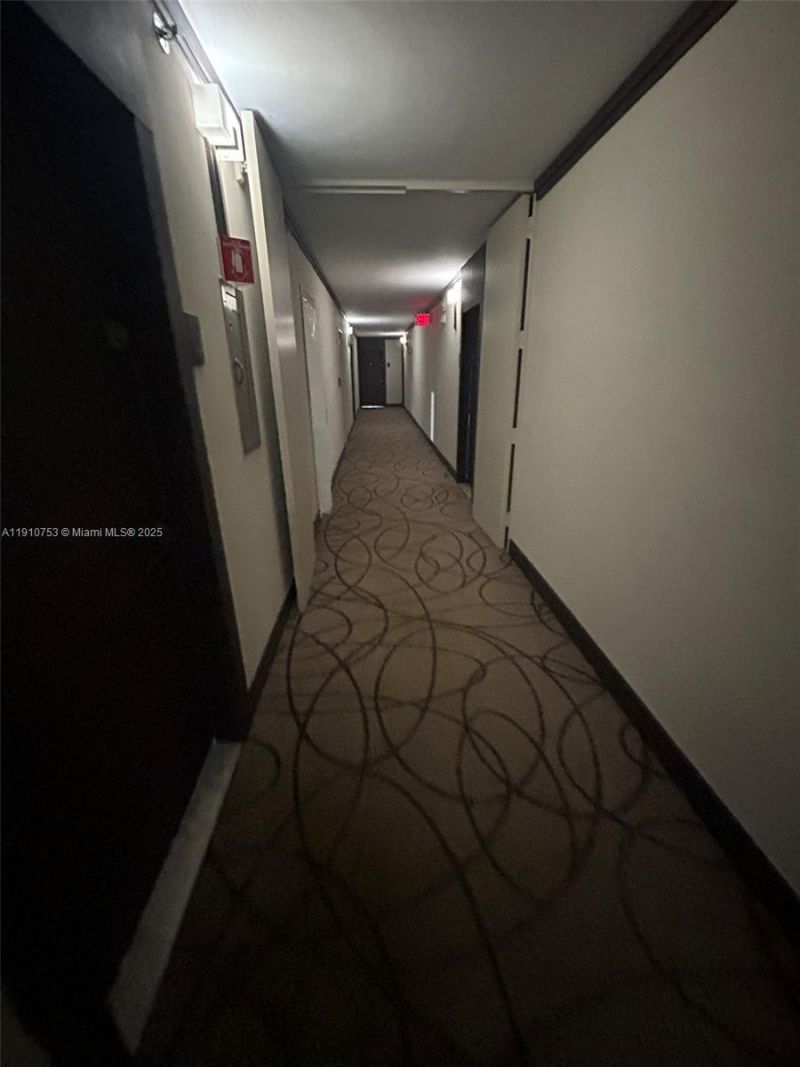 20515 E Country Club Dr, Unit 1042, Aventura, FL 33180 Photo