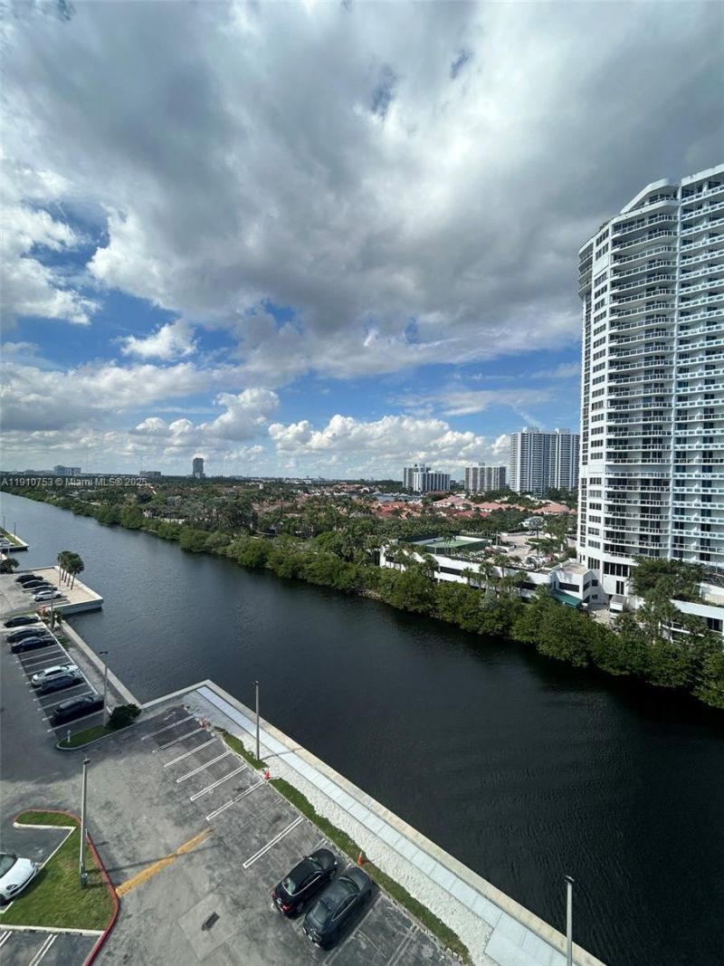 20515 E Country Club Dr, Unit 1042, Aventura, FL 33180 Photo
