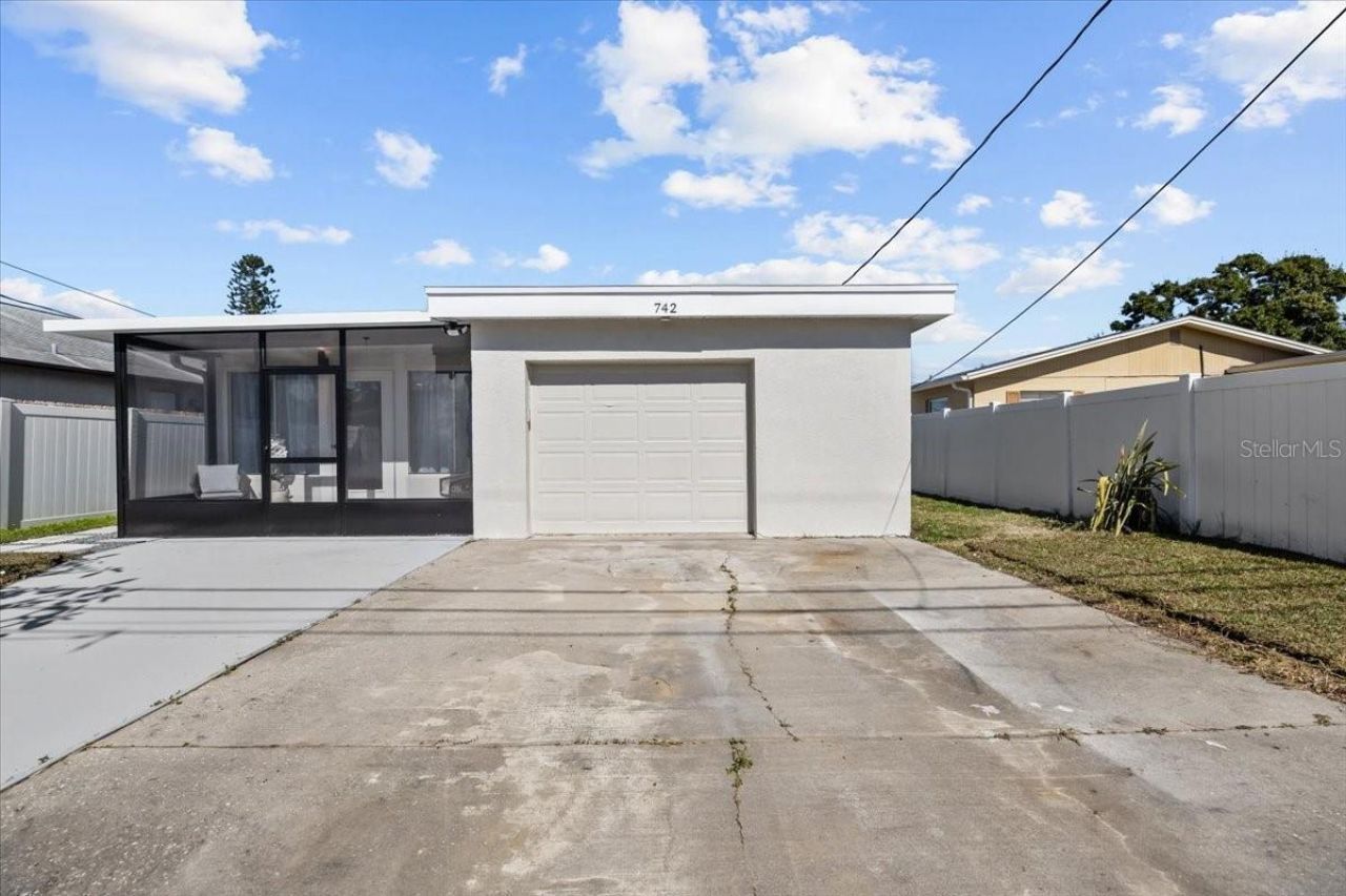 742 91st Avenue N, Saint Petersburg, FL 33702 Photo