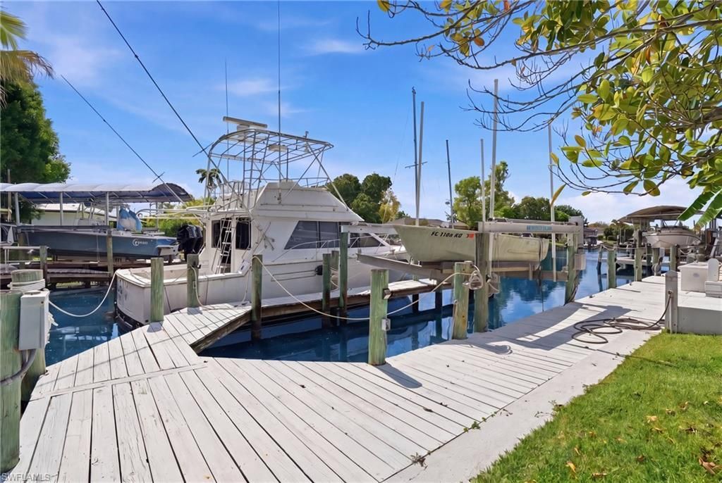 5229 Pelican Blvd, Cape Coral, FL 33914 Photo