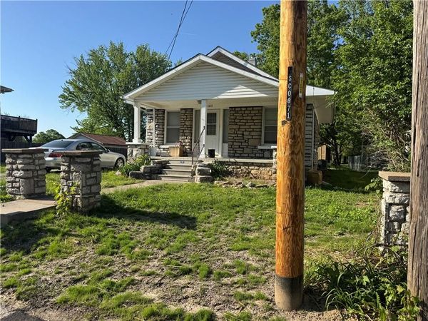 11610 Hackett Street, Sugar Creek, MO 64054