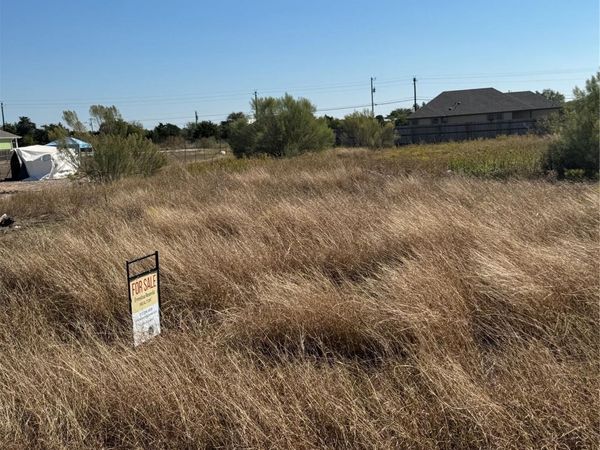 109 Bianca CIR, Del Valle, TX 78617
