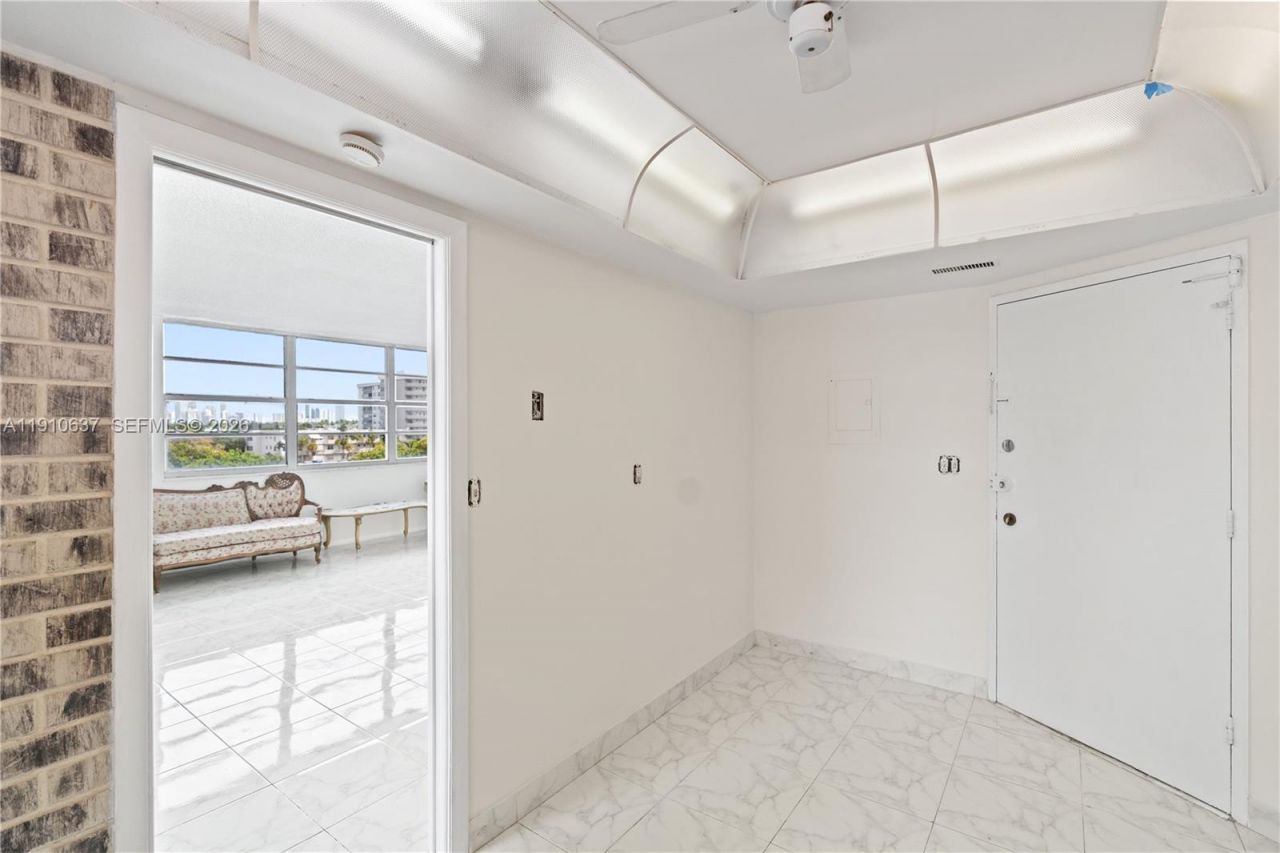 1351 NE Miami Gardens Dr, Unit 406E, Miami, FL 33179 Photo