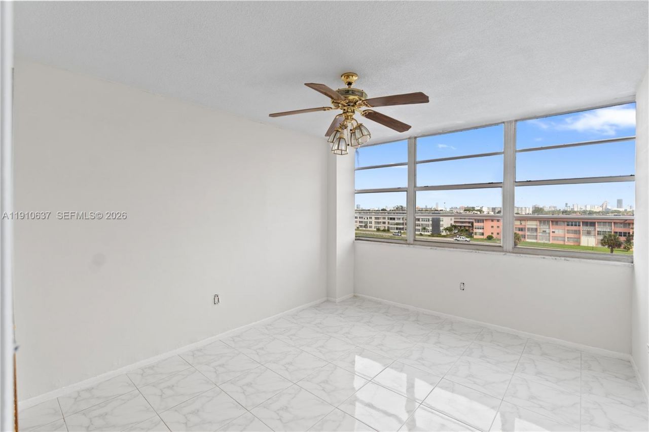 1351 NE Miami Gardens Dr, Unit 406E, Miami, FL 33179 Photo