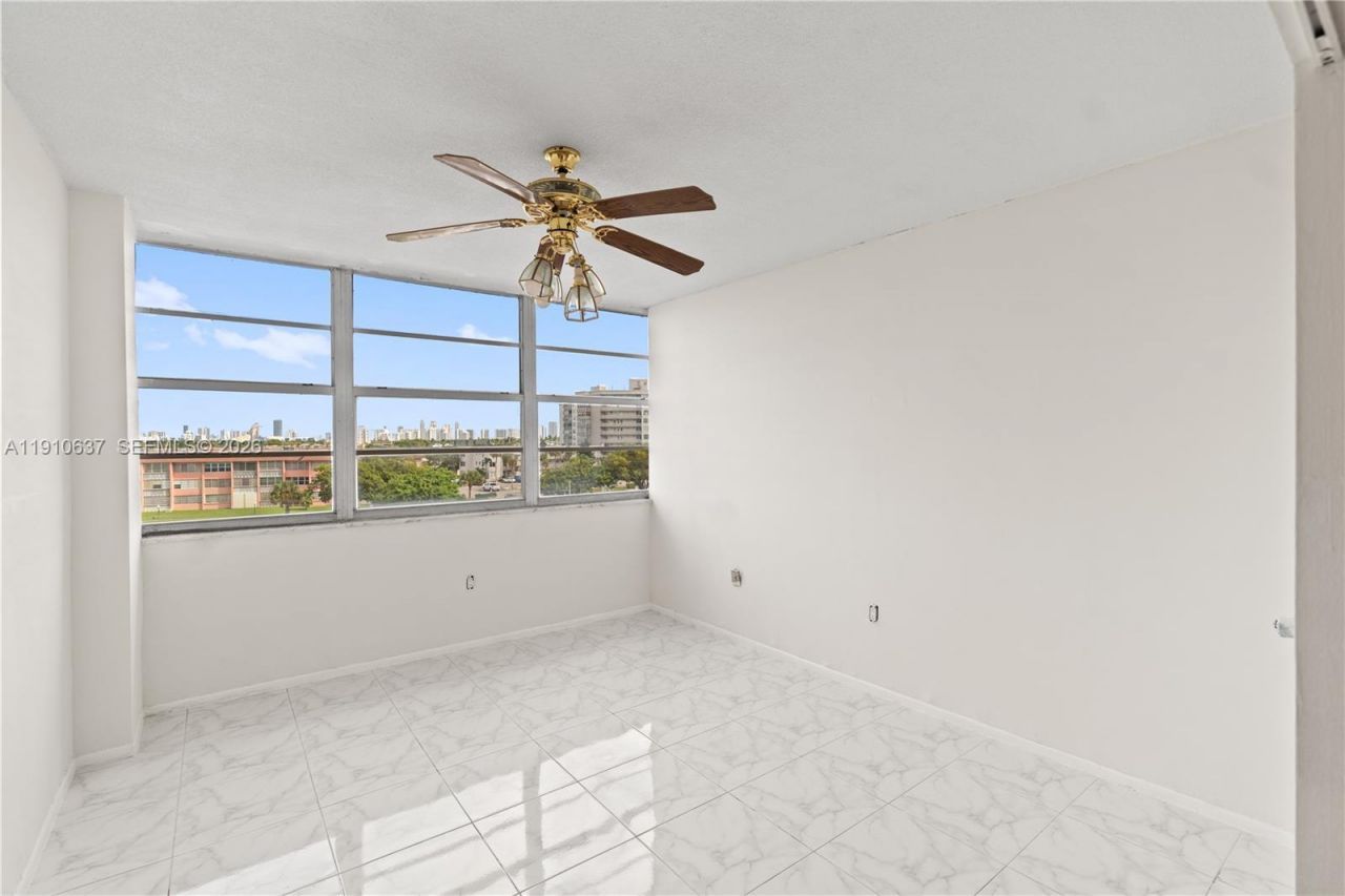 1351 NE Miami Gardens Dr, Unit 406E, Miami, FL 33179 Photo