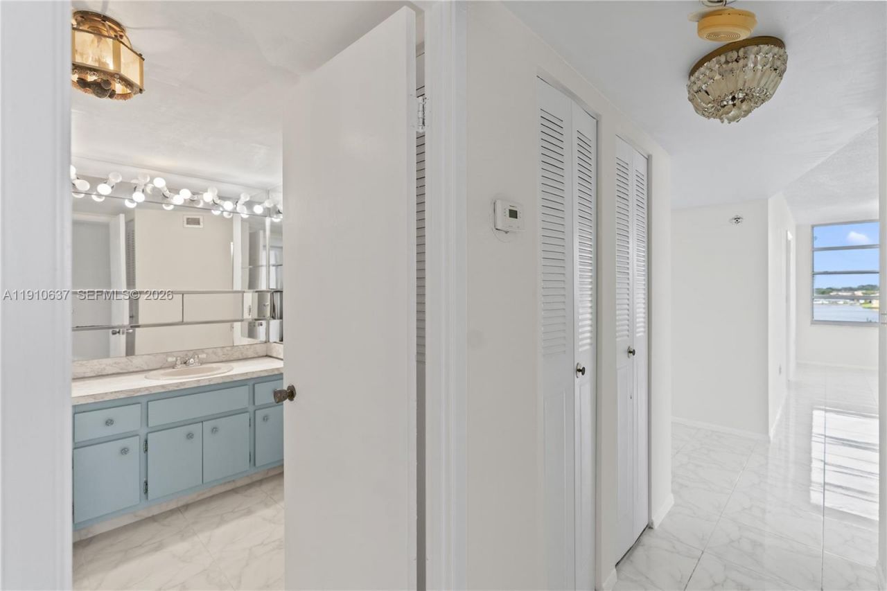 1351 NE Miami Gardens Dr, Unit 406E, Miami, FL 33179 Photo