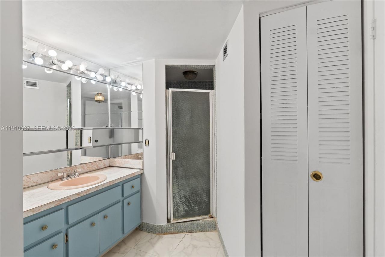 1351 NE Miami Gardens Dr, Unit 406E, Miami, FL 33179 Photo