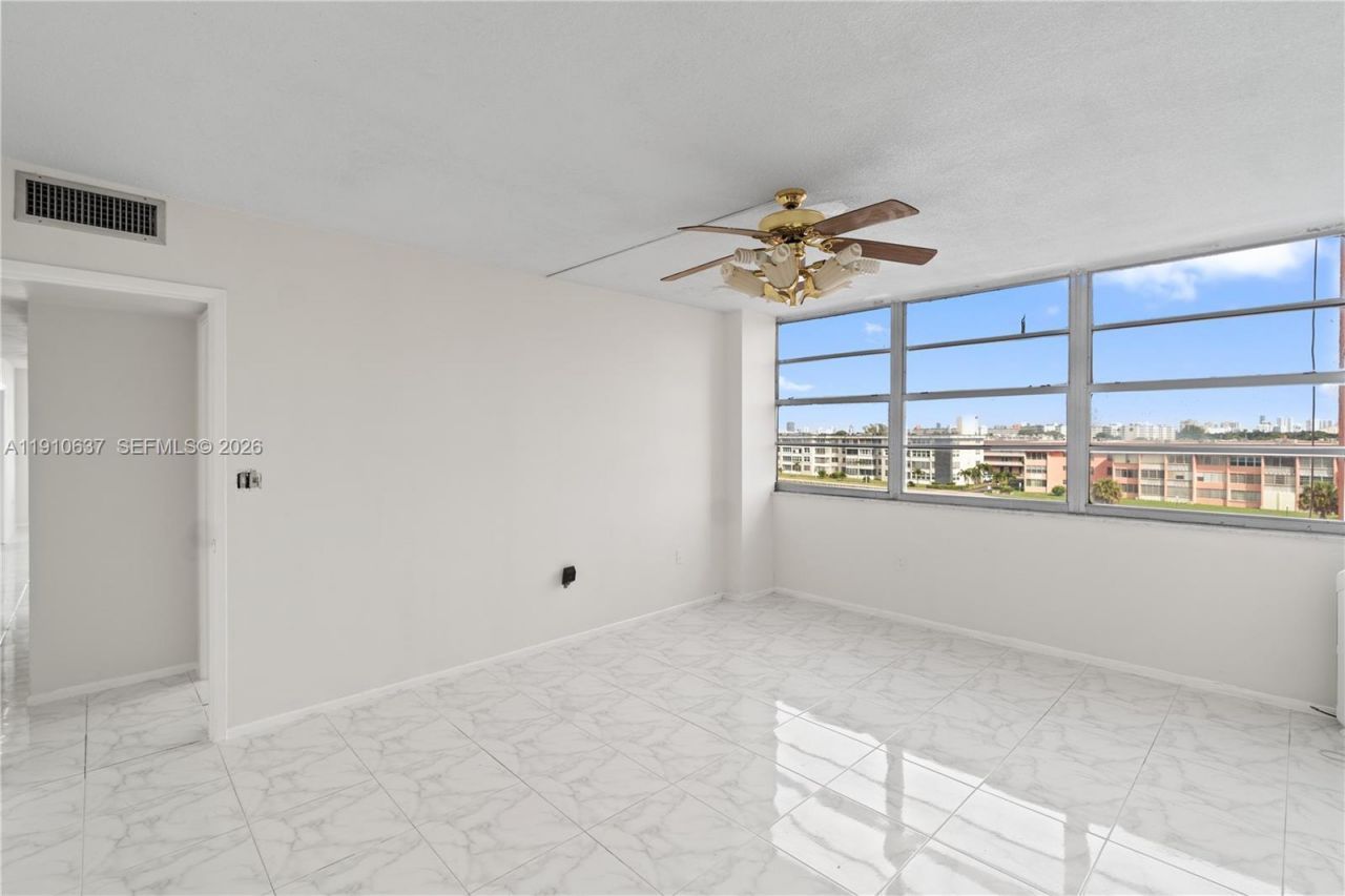 1351 NE Miami Gardens Dr, Unit 406E, Miami, FL 33179 Photo