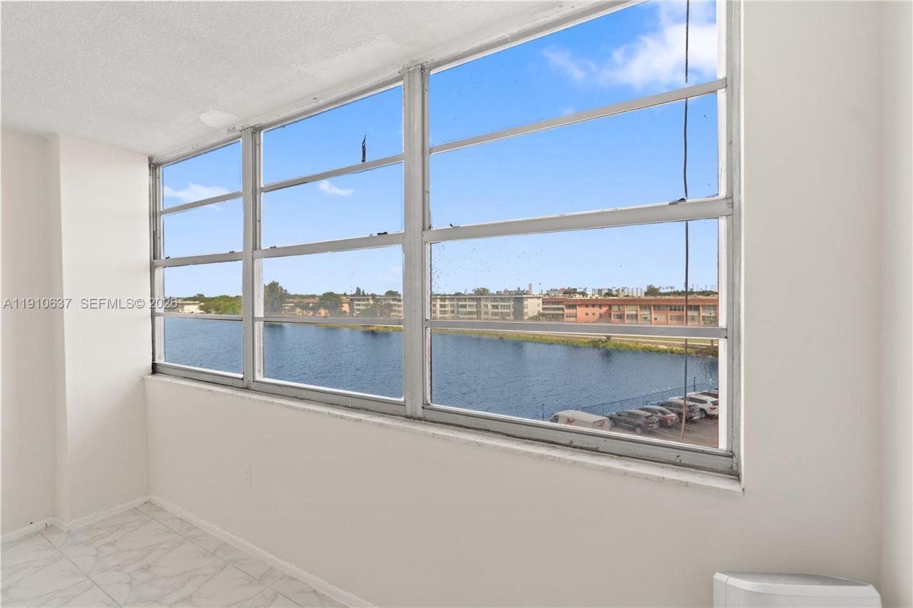 1351 NE Miami Gardens Dr, Unit 406E, Miami, FL 33179 Photo