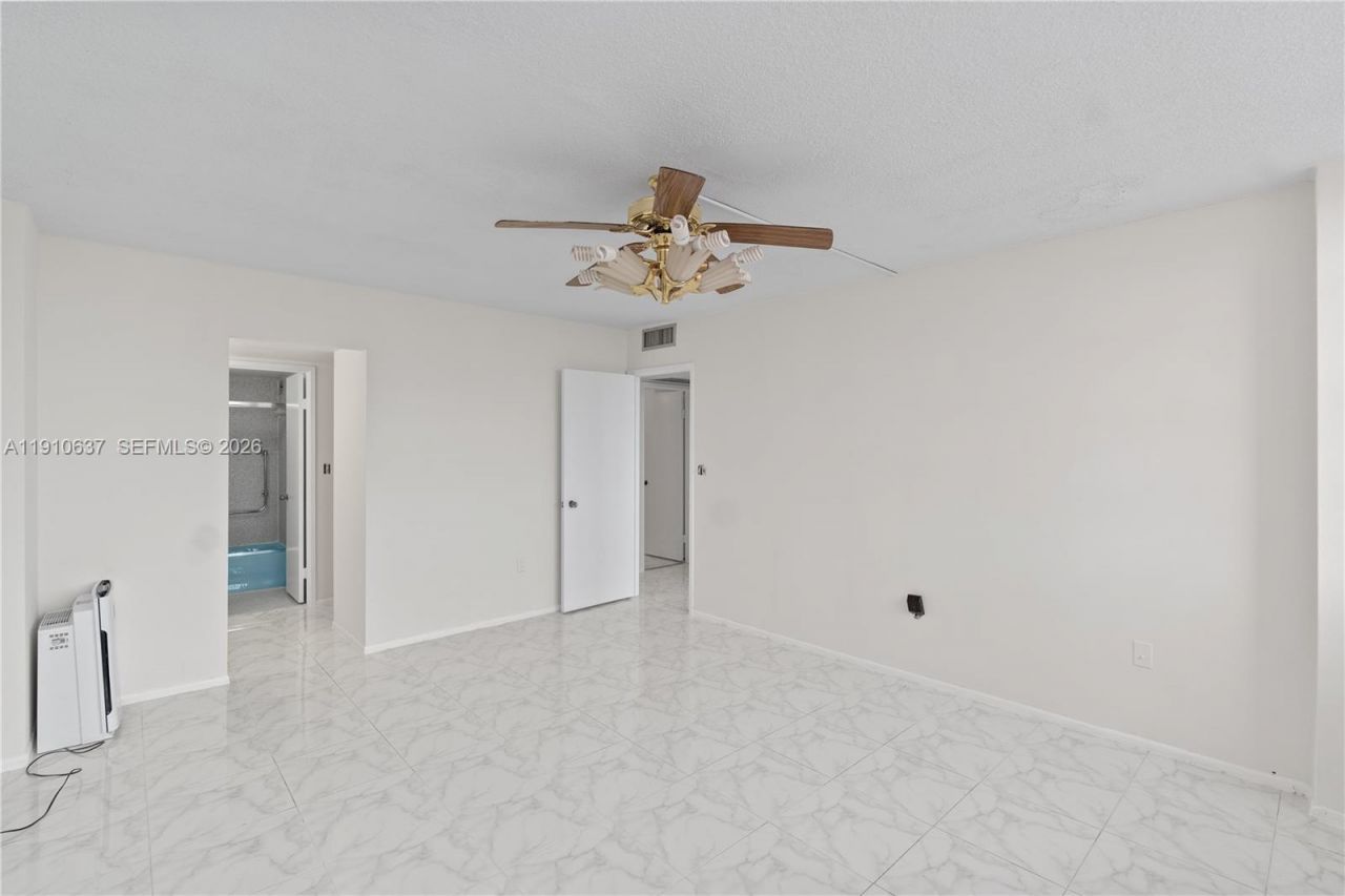 1351 NE Miami Gardens Dr, Unit 406E, Miami, FL 33179 Photo