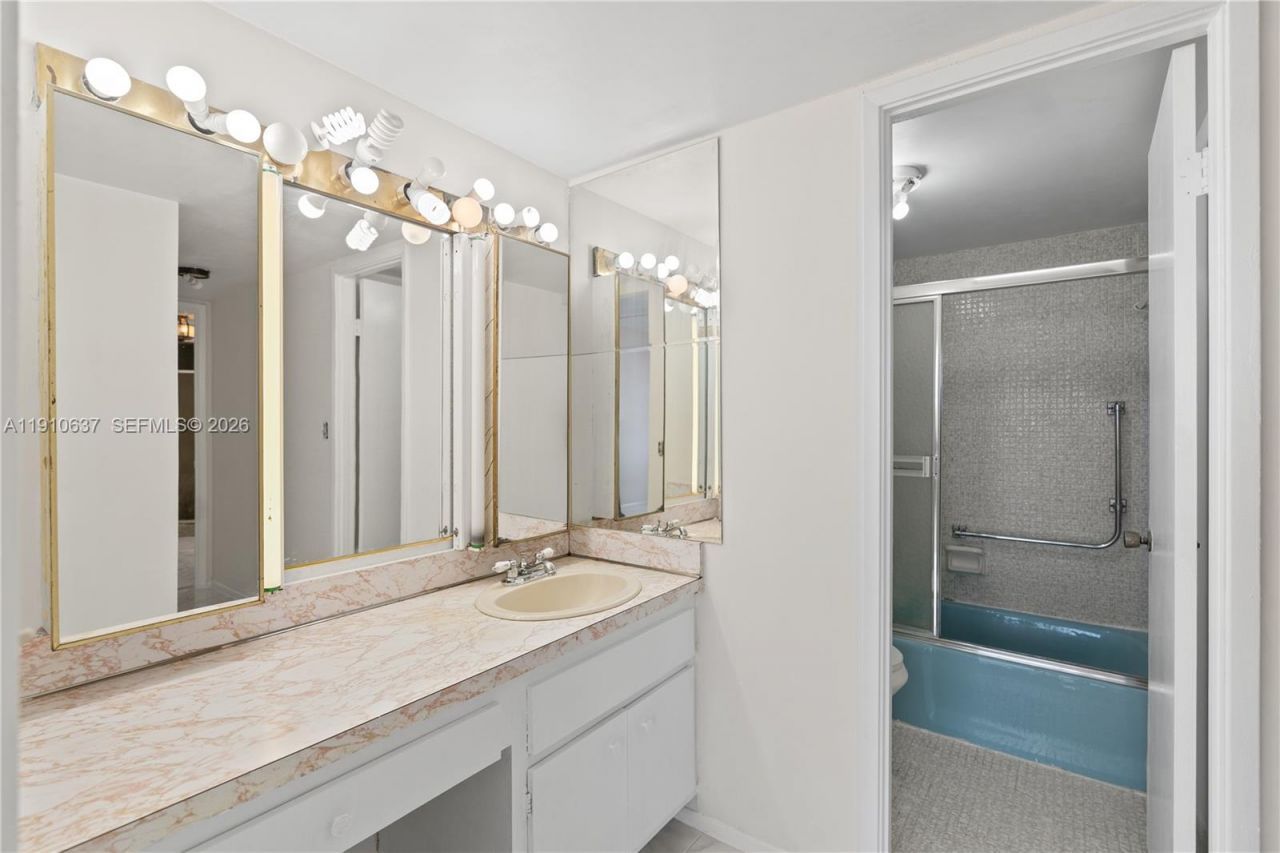 1351 NE Miami Gardens Dr, Unit 406E, Miami, FL 33179 Photo