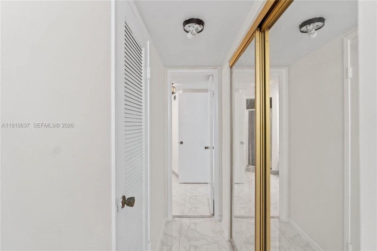 1351 NE Miami Gardens Dr, Unit 406E, Miami, FL 33179 Photo