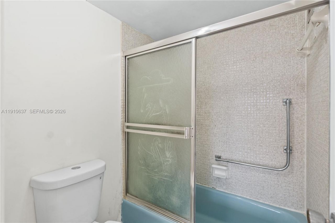 1351 NE Miami Gardens Dr, Unit 406E, Miami, FL 33179 Photo