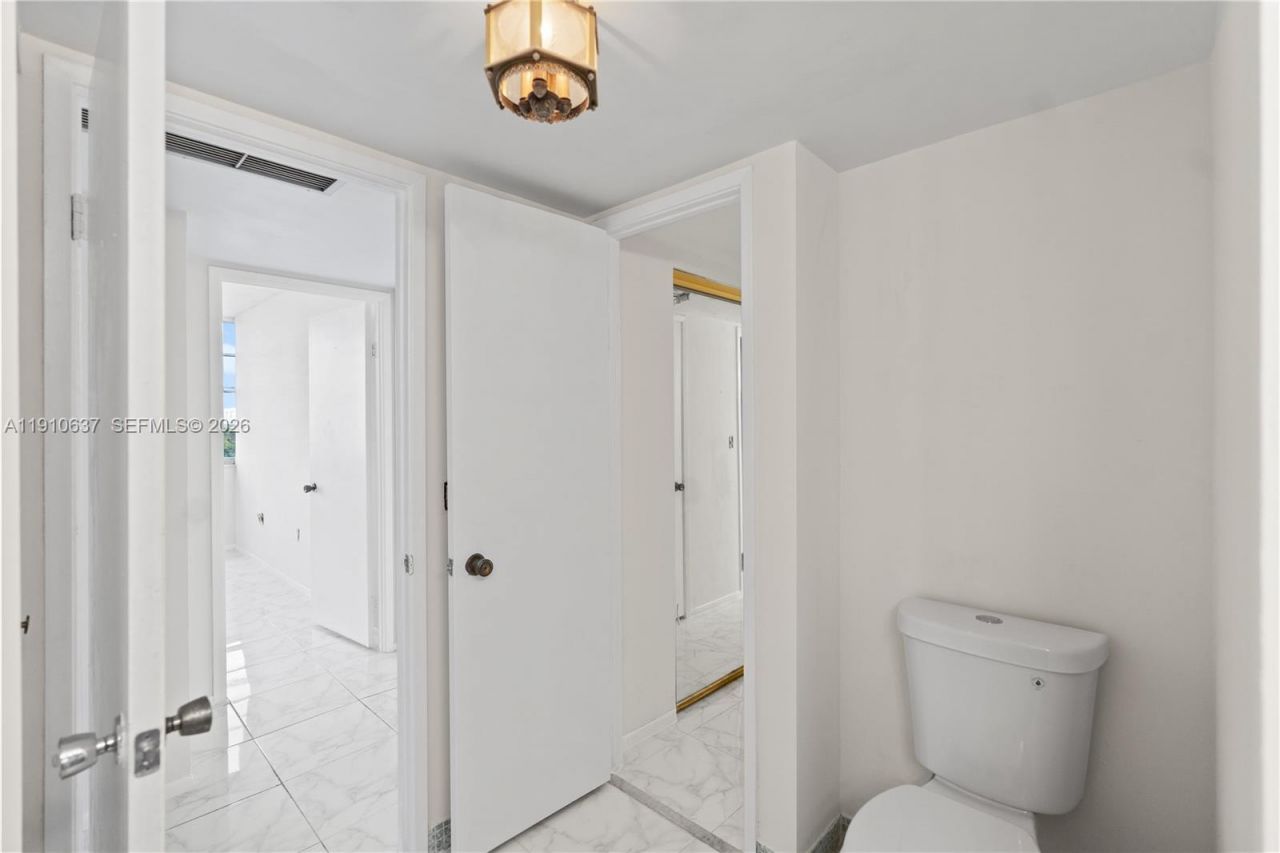 1351 NE Miami Gardens Dr, Unit 406E, Miami, FL 33179 Photo