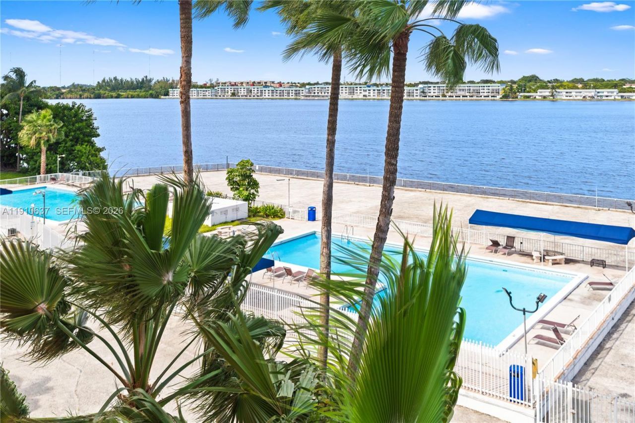 1351 NE Miami Gardens Dr, Unit 406E, Miami, FL 33179 Photo