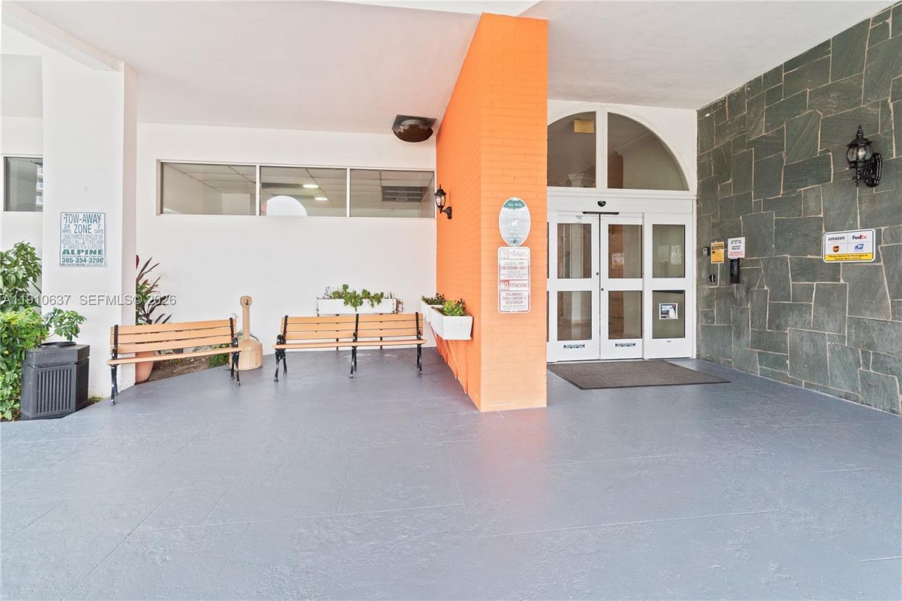 1351 NE Miami Gardens Dr, Unit 406E, Miami, FL 33179 Photo