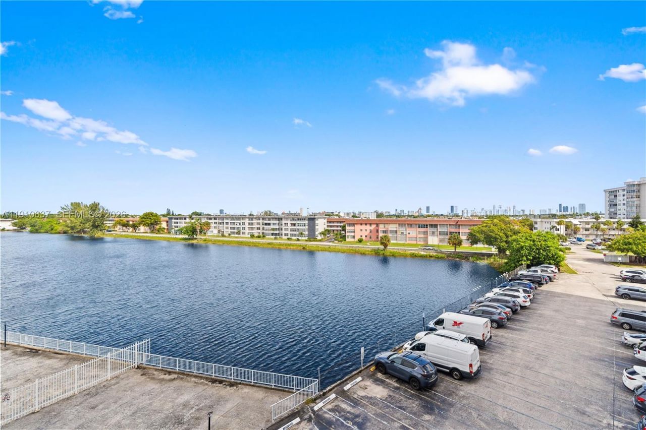 1351 NE Miami Gardens Dr, Unit 406E, Miami, FL 33179 Photo