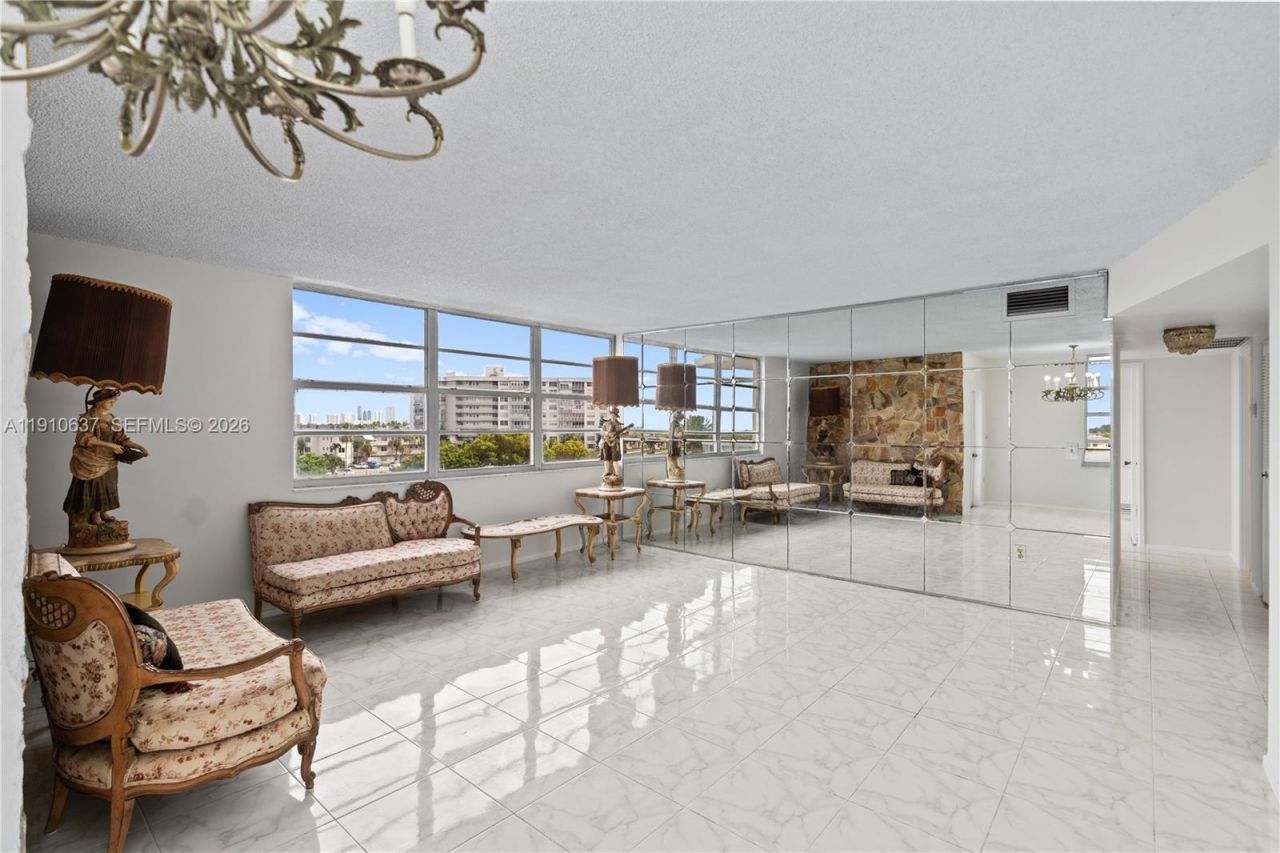 1351 NE Miami Gardens Dr, Unit 406E, Miami, FL 33179 Photo