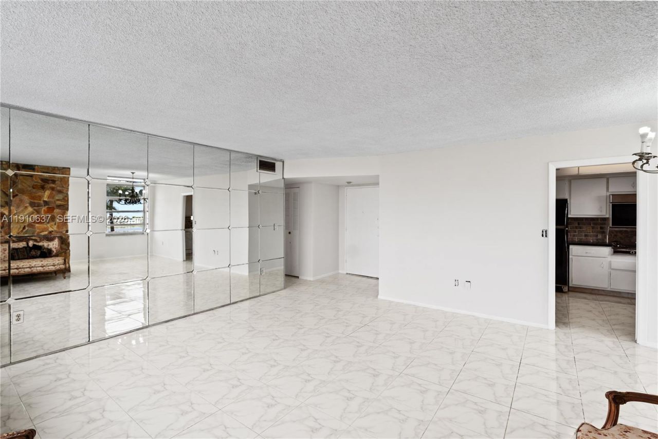 1351 NE Miami Gardens Dr, Unit 406E, Miami, FL 33179 Photo