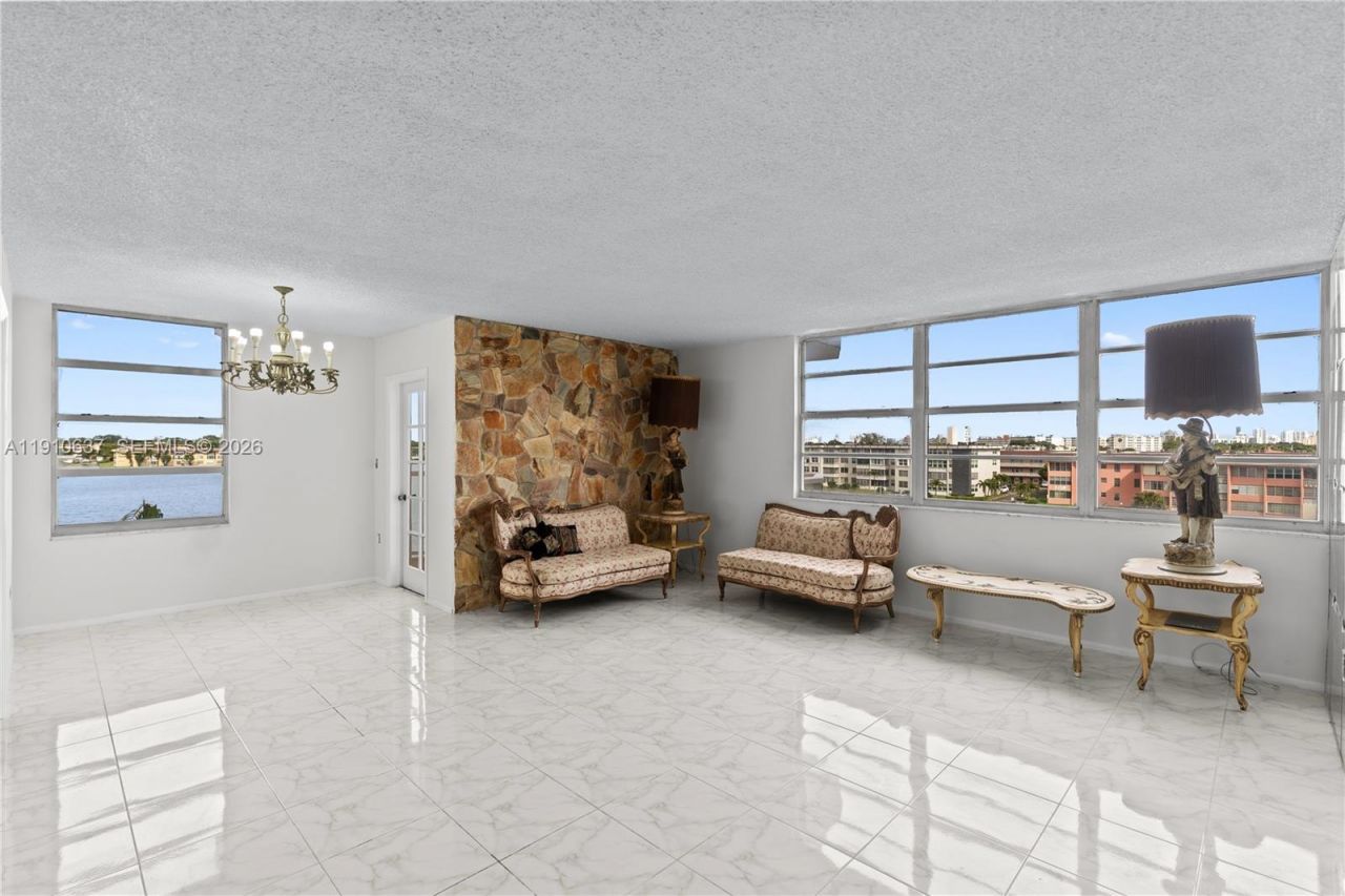 1351 NE Miami Gardens Dr, Unit 406E, Miami, FL 33179 Photo