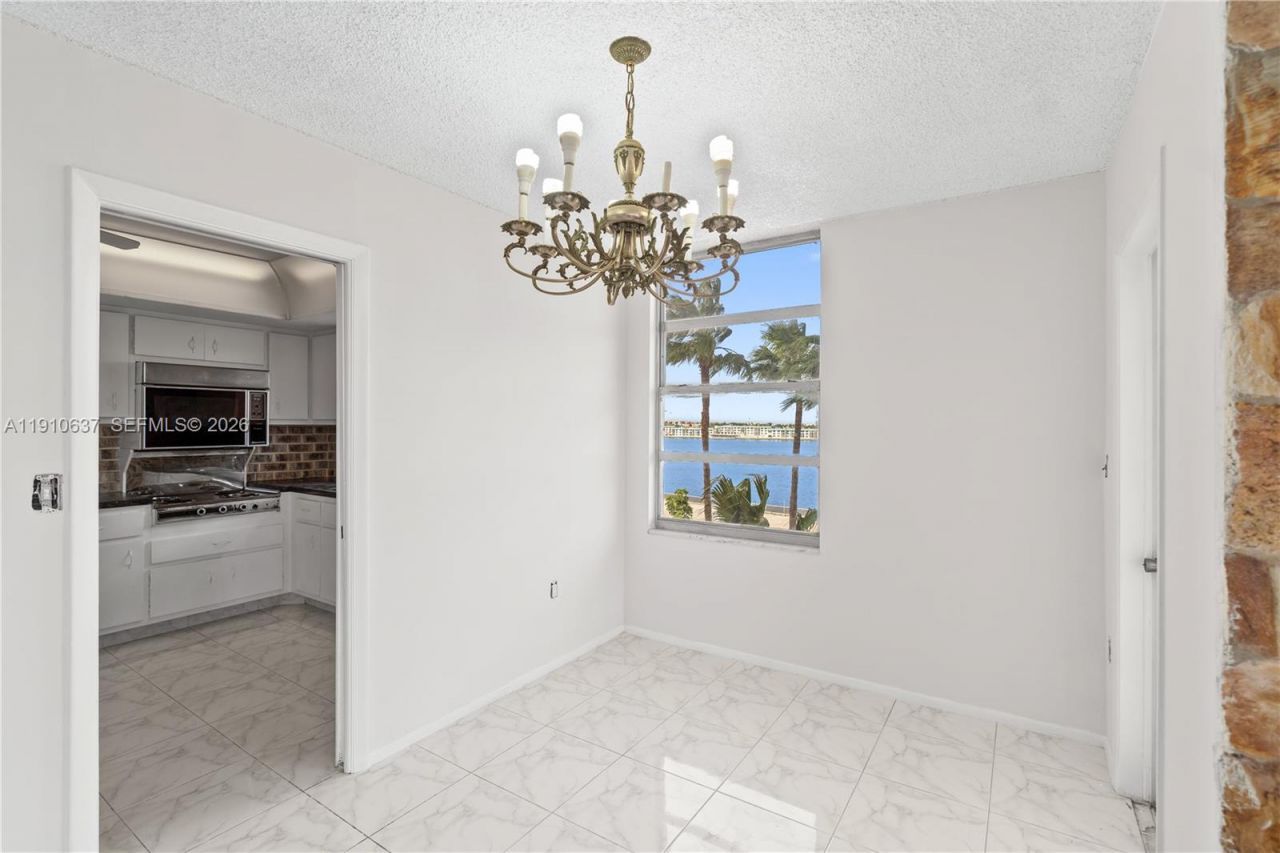 1351 NE Miami Gardens Dr, Unit 406E, Miami, FL 33179 Photo