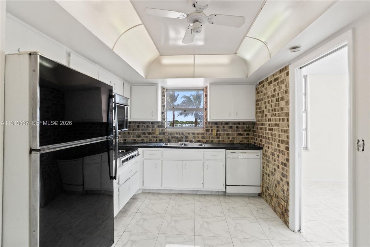 1351 NE Miami Gardens Dr, Unit 406E, Miami, FL 33179 Photo