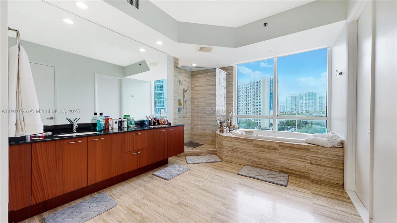 15811 Collins Ave, Unit 504, Sunny Isles Beach, FL 33160 Photo