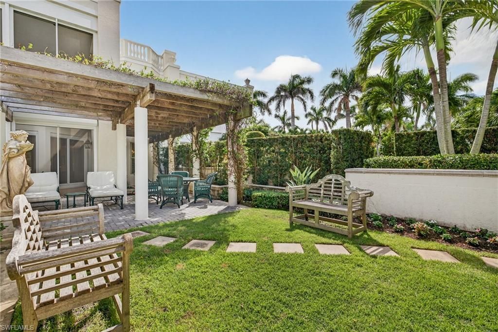 4021 Gulf Shore Blvd N, Unit V19, Naples, FL 34103 Photo